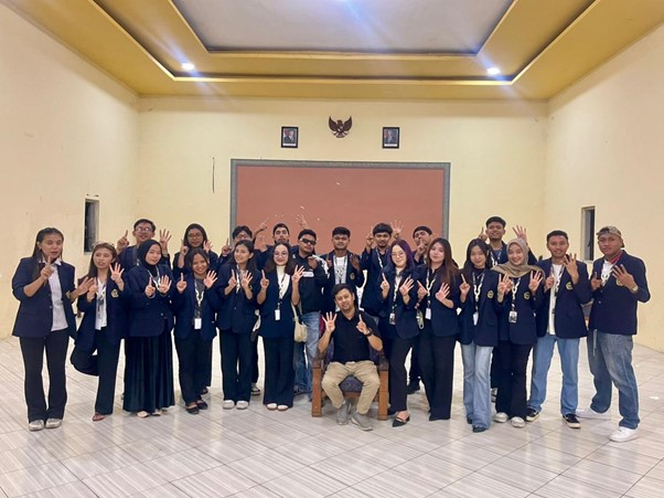 Mahasiswa KKN 14 UNMER MALANG : Mewujudkan Digitalisasi Desa Parangargo melalui Pembuatan Website dan Pengelolaan Media Sosial